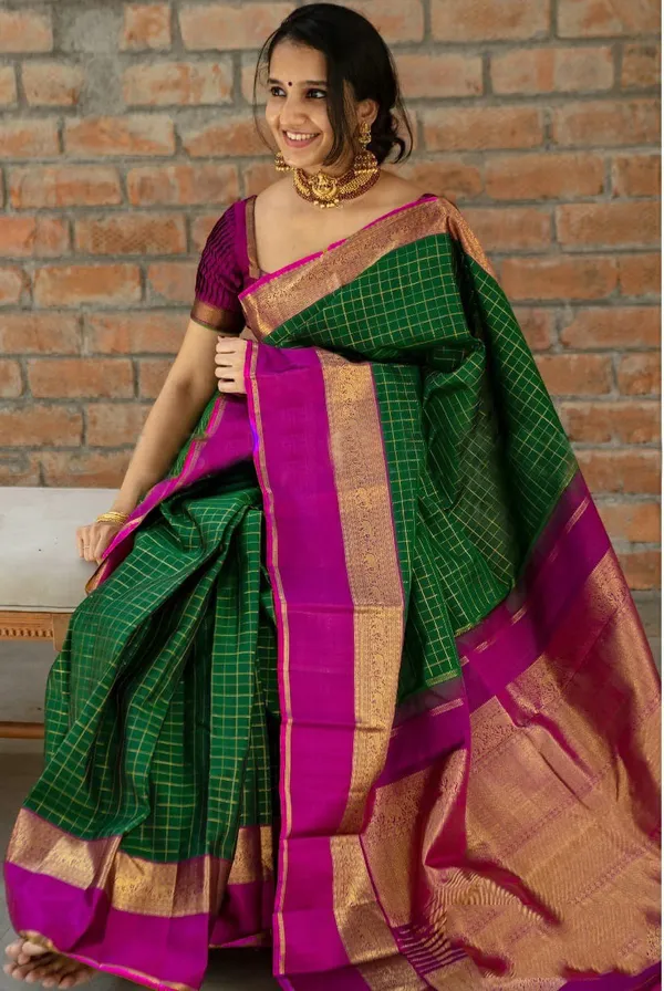 Dark_Green_Woven_Kanjivaram_Silk_Saree_with_Saree_Cover